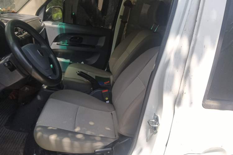 Used Jinbei Hiace X30 2023 1.5L Business-Style Passenger Van 5/6/7-Seater Non-Air-Conditioned Version SWC15M
