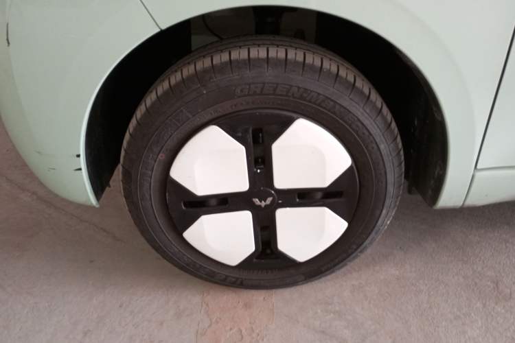 Used Wuling Hongguang MINIEV 2024 3rd Generation 215km Advanced Version Left Front Wheel Hub