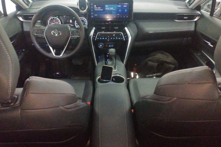 Used Toyota Venza 2022 2.0L CVT Two-Wheel Drive Prestige Edition Center Console