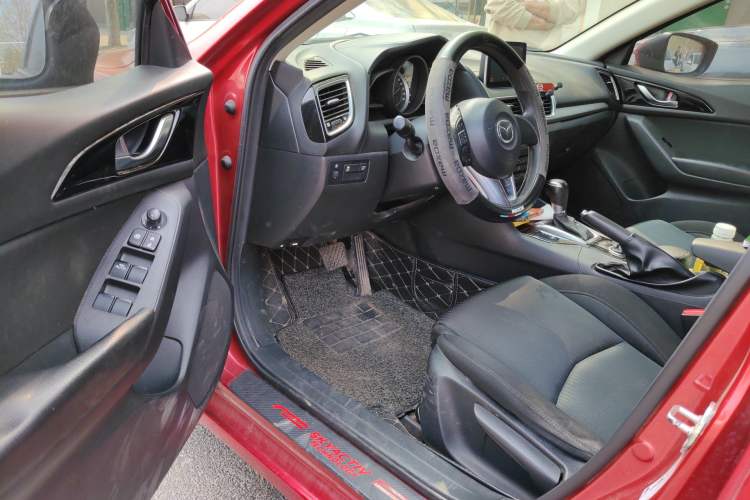 Used Mazda 3 Axela 2016 Sedan 1.5L Automatic Luxury Model