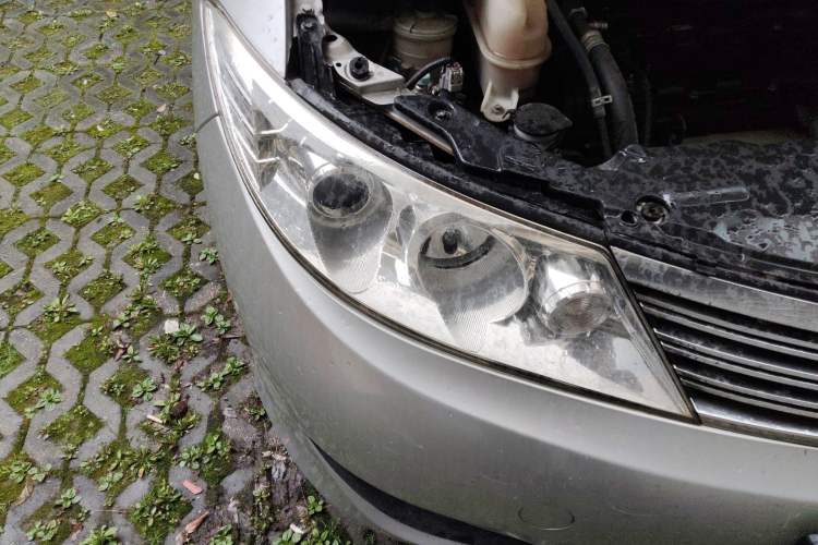 Used BYD M6 2013 2.0L Manual Comfort Edition
