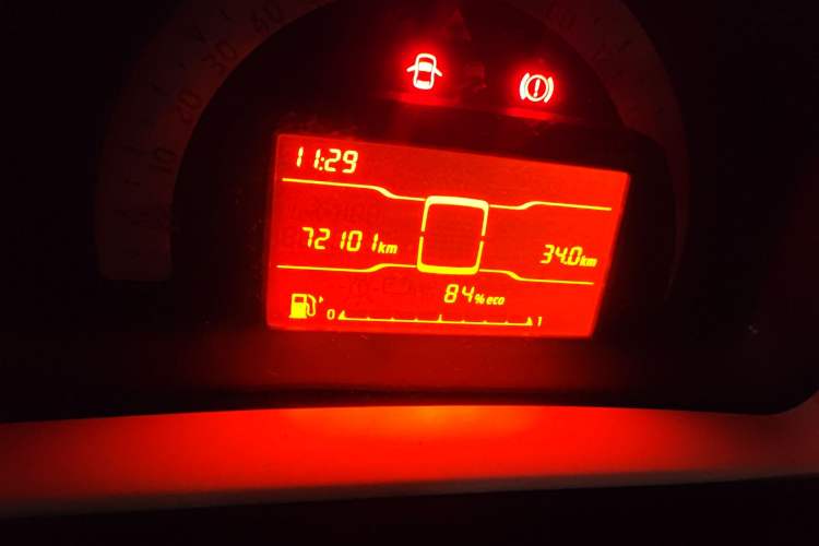 Used smart fortwo 2015 1.0L 52 kW hardtop Dynamic version Odometer Close Up