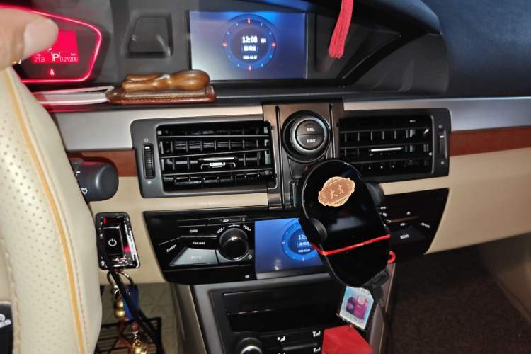 Used Roewe 550 2010 550S 1.8L Automatic Start-Zhen New Year Edition Audio And AC Panel