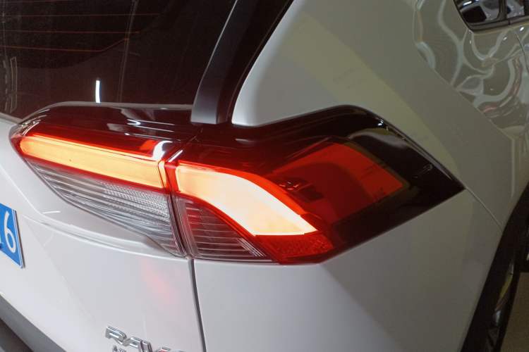 Used Toyota RAV4 2023 Dual-Engine 2.5L E-CVT Two-Wheel Drive Elite Plus Edition Right Rear Taillight