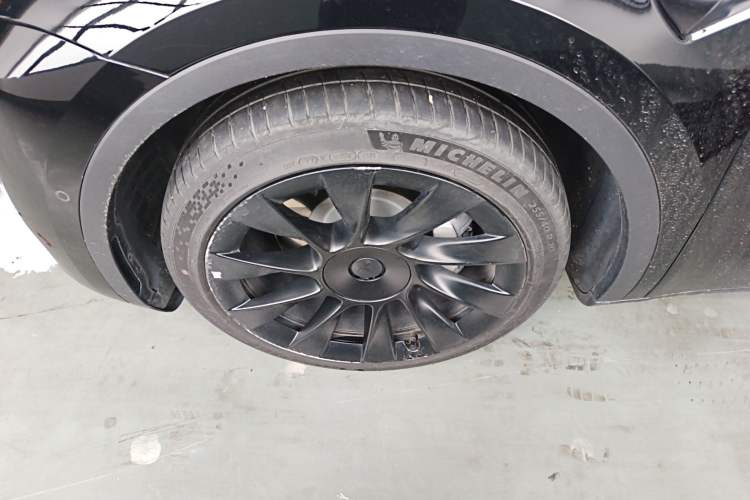 Used Tesla Model Y 2021 Standard Range Rear-Wheel Drive Version Left Front Wheel Hub