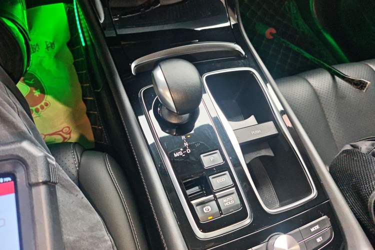 Used GAC Trumpchi GA6 2019 270T Automatic Luxury Edition Gear Lever