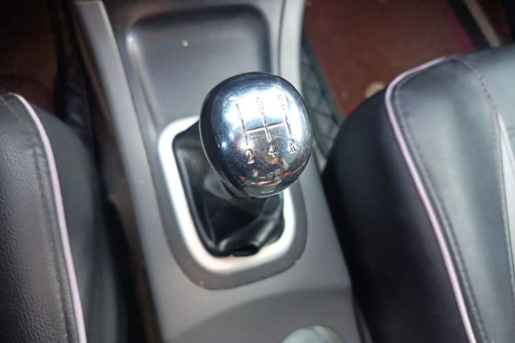 Used Dongfeng Shuaike 2011 1.6L Manual Comfort 7-Seater
