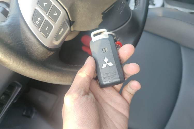 Used Mitsubishi Outlander 2012 Kicks 2.0 Sport Navigation Edition