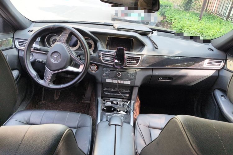 Used Mercedes-Benz E-Class 2015 Facelift E 200 L Sport Edition Center Console