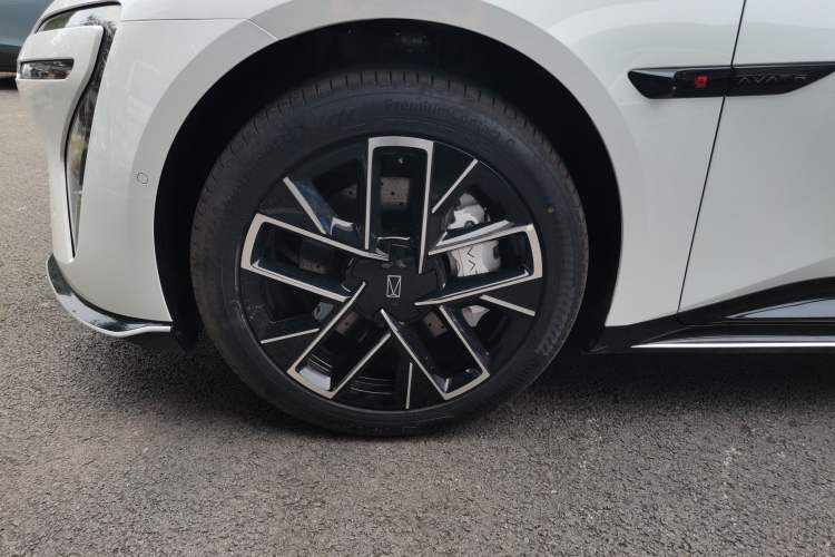 Used Avatr 06 2025 Ultra Pure Electric Edition Left Front Wheel Hub