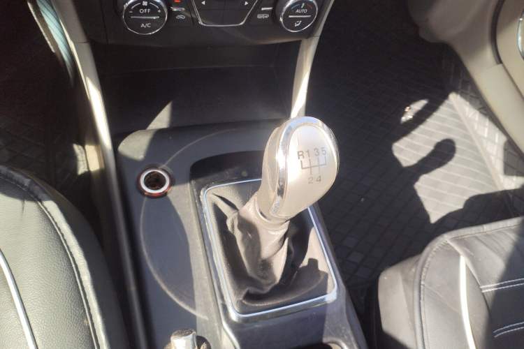 Used Bestune B50 2013 1.6L manual luxury version Gear Lever