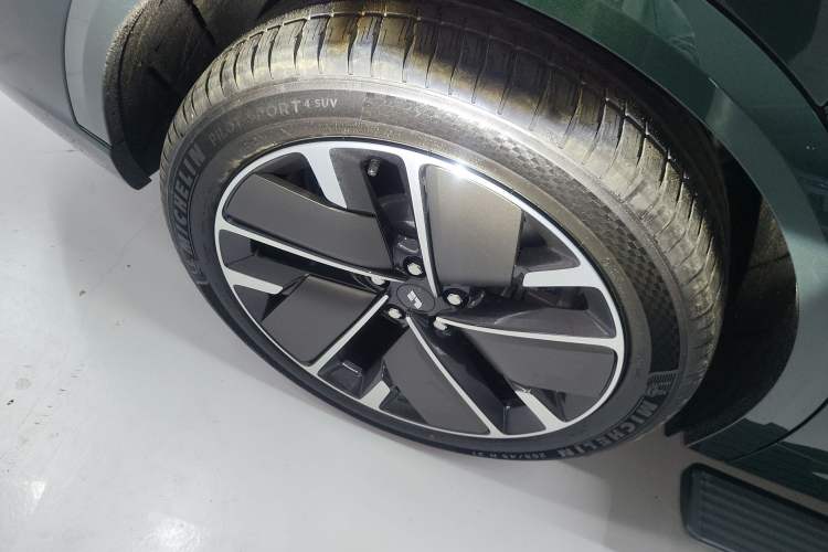 Used Li Auto L9 2025 Ultra Smart Refreshed Edition Right Rear Wheel Hub