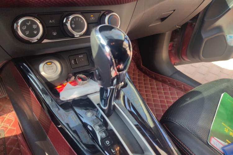Used Nissan Lannia 2016 1.6L CVT Smart Cool Edition Gear Lever