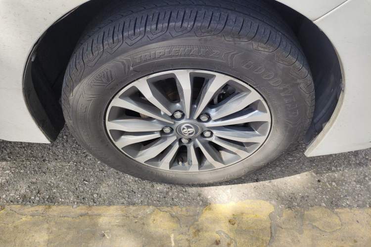 Used Toyota Corolla 2017 Revised Version 1.2T S-CVT GL Right Front Wheel Hub