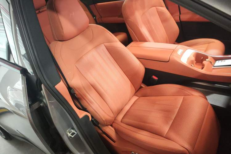 Used ONVO L60 2024 60 kWh Rear-Drive Version