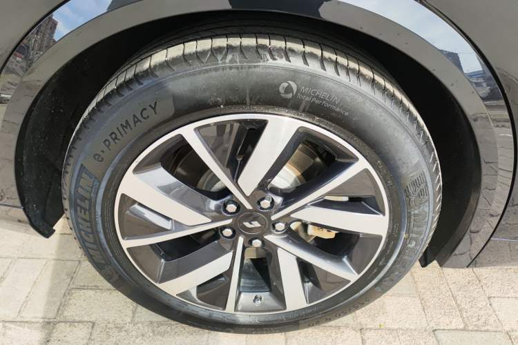 Used Li Auto L8 2023 Pro Model Right Rear Wheel Hub