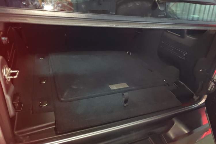 Used Jeep Wrangler 2019 2.0T Sahara Four-Door Version China VI Emission Standard
