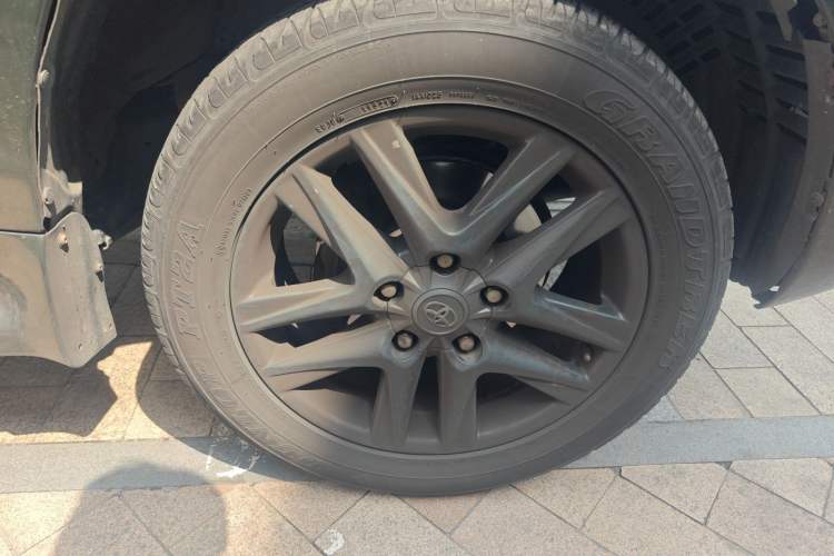 Used Toyota Land Cruiser  Right Front Wheel Hub