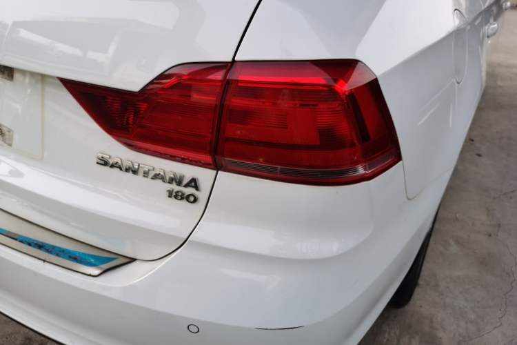 Used Volkswagen Santana 2016 1.6L Manual Comfort Edition
