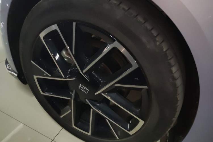 Used Avatr 06 2025 Pro Range-Extended Edition Left Front Wheel Hub