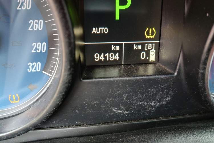 Used Maserati GranTurismo 2007 4.2L Standard Edition Odometer Close Up