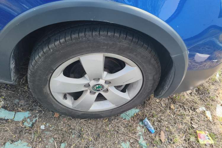 Used Skoda Fabia 2012 1.6L Scout Right Front Wheel Hub