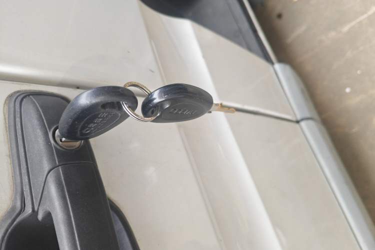 Used Iveco Power Daily 2017 2.5T Classic A37 High-Roof 7-Seater Passenger Van 47Z5 Vehicle Key