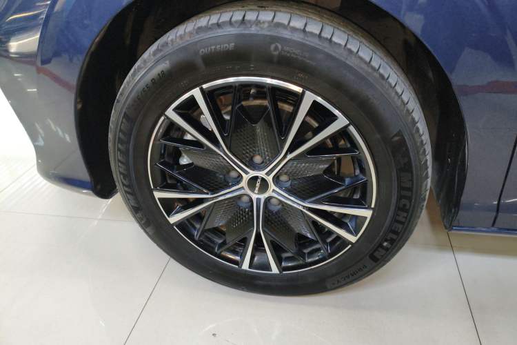 Used Roewe iMAX8 2023 400TGI Comfort Edition