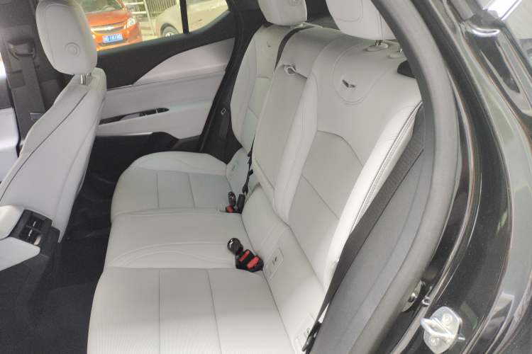 Used Cadillac GT4 2023 25T Luxury Model
