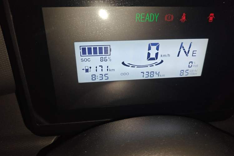 Used Wuling Zhiguang New Energy 2025 Comfort Model Odometer Close Up