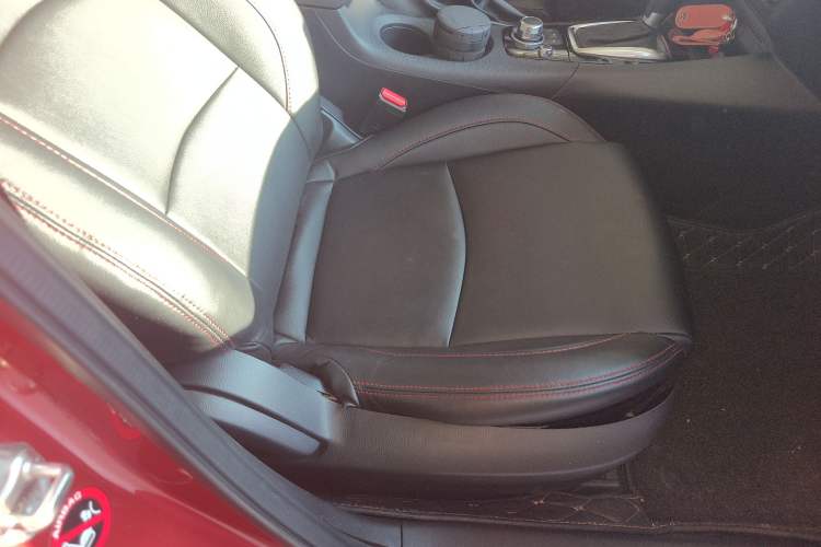 Used Mazda Mazda 3 Axela 2016 Sedan 1.5L Automatic Luxury Model
