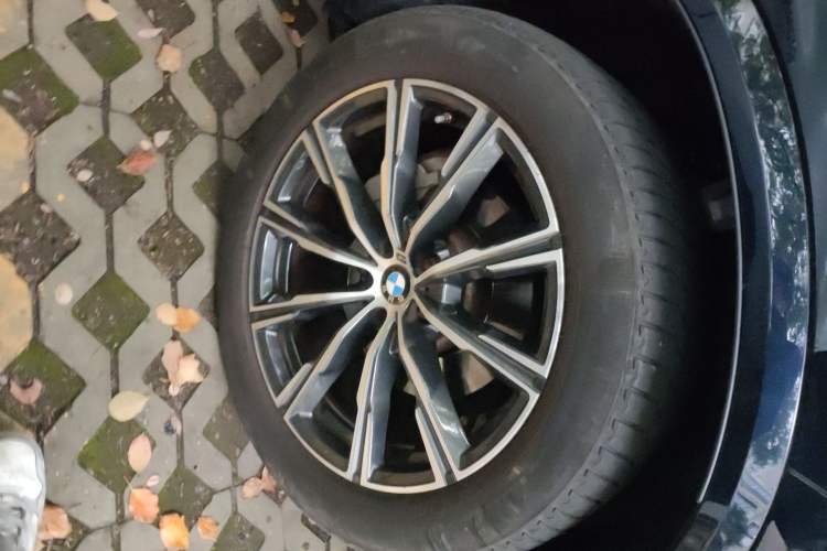 Used BMW X5 2021 xDrive30i M Sport Package Right Front Wheel Hub