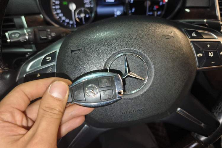 Used Mercedes-Benz M-Class 2014 ML 400 4MATIC Luxury Model Vehicle Key