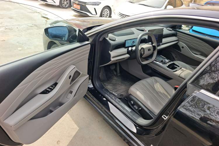 Used Geely Galaxy 8 2025 130km EM-P Starship Edition
