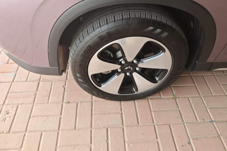 Used Wuling Xingyun 2023 2.0L DHT Flagship Edition Left Front Wheel Hub