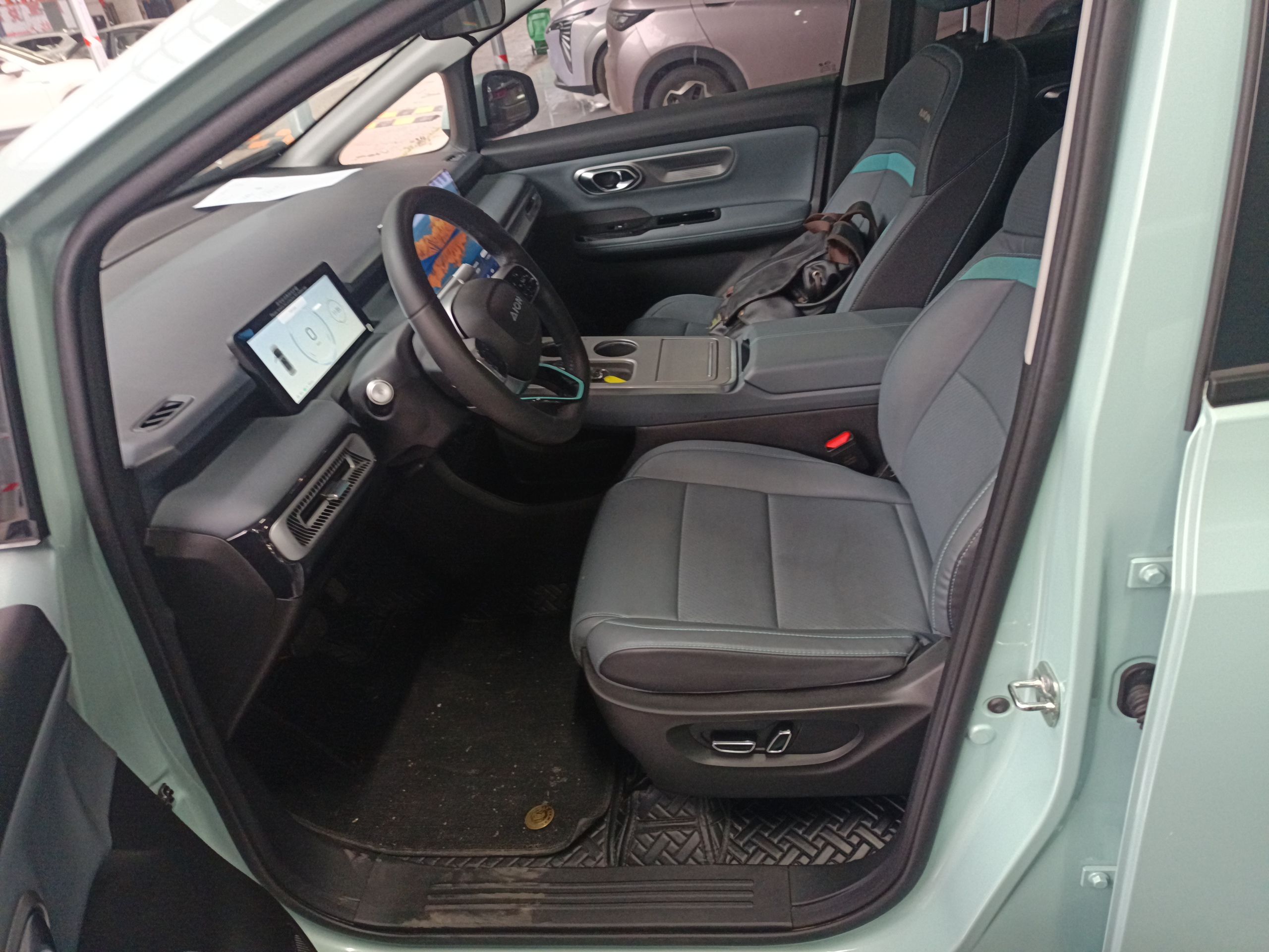 Переднее сиденье в автомобиле