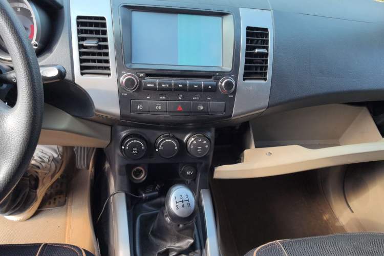 Used Land X8 2012 Explorer Edition 2.0T Diesel 4x2 Luxury Model