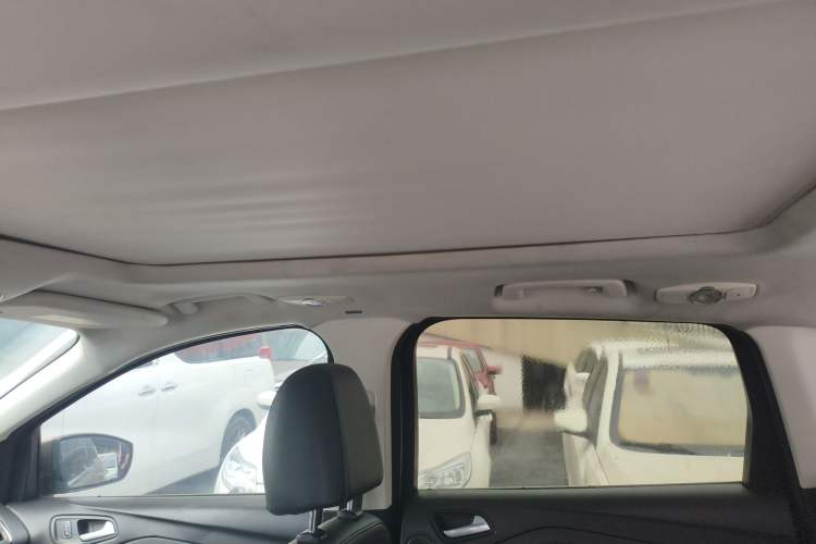 Used Ford Kuga 2015 2.0L GTDi Four-Wheel-Drive Sport Model Headliner