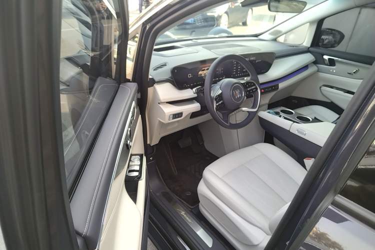 Used Buick GL8 New Energy 2026 Model Lu Zun Luxury Edition Interior 3