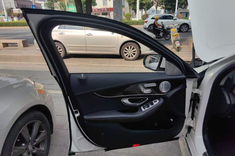 Used Mercedes-Benz C-Class 2016 C 200 L
