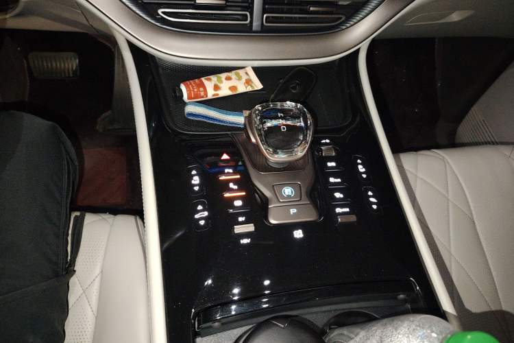 Used Denza D9 2022 DM-i 970 Four-Wheel Drive Prestige Model