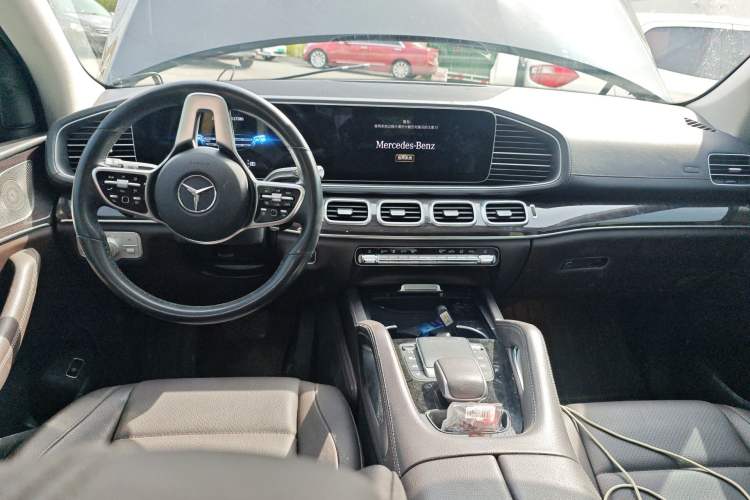 Used Mercedes-Benz GLE 2022 GLE 350 4MATIC Stylish Model Center Console