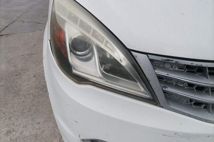 Used BAIC Weiwang M20 2014 1.5L practical type BJ415A Right Front Headlight