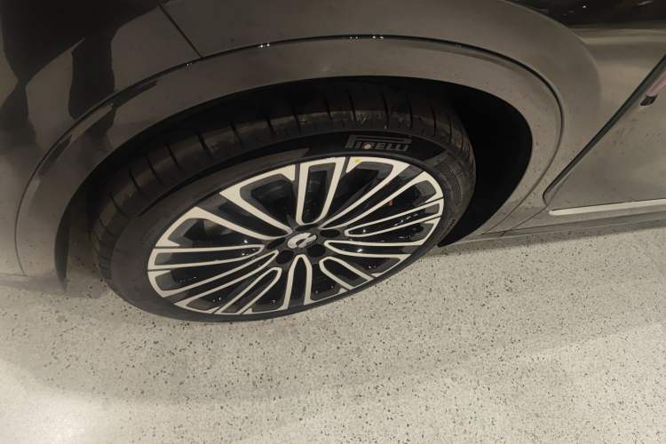 Used Nio ES8 2026 Model 6-seat Executive Signature Edition Left Front Wheel Hub