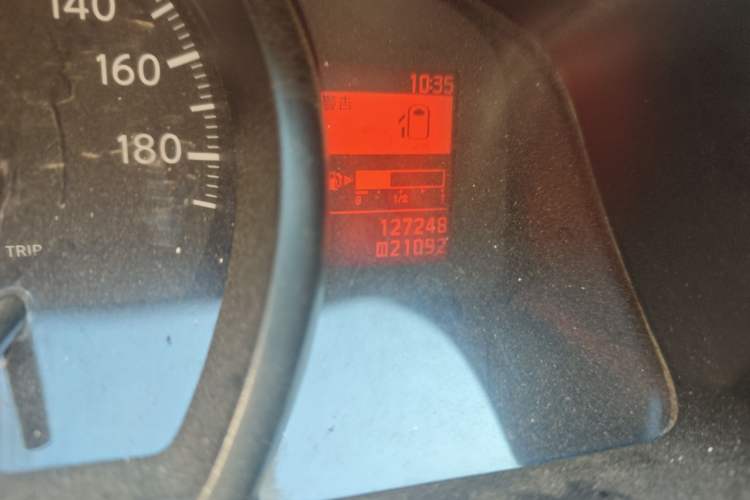 Used Nissan NV200 2013 1.6L Luxury Model China IV Standard Odometer Close Up