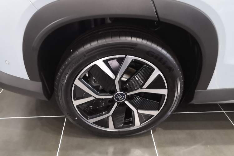 Used BYD Song L DM-i 2025 Intelligent Driving Version 160 km Beyond-Range Type Right Rear Wheel Hub