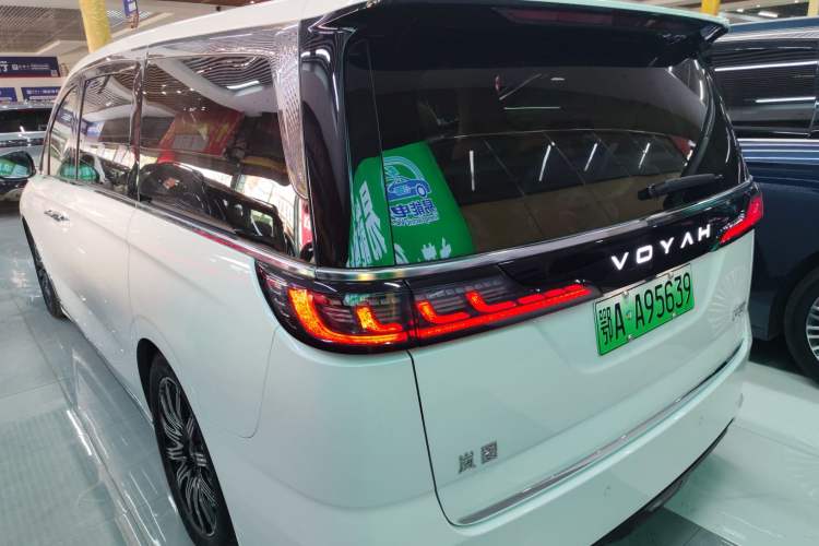 Used VOYAH Dream 2025 EV Four-Wheel Drive Flagship Kunpeng Edition