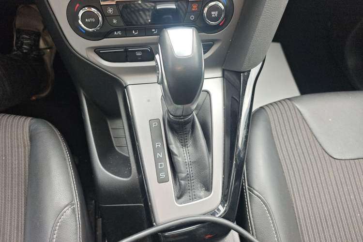 Used Ford Focus 2012 Hatchback 1.6L Automatic Fashion Edition Gear Lever