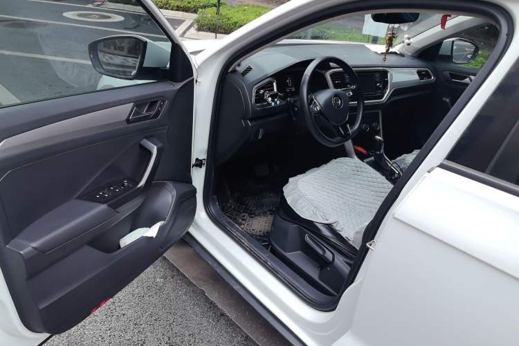 Used Volkswagen T-ROC 2019 280TSI DSG Two-Wheel Drive Advanced Version China VI Standard Driver Seat