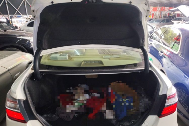 Used Toyota Camry 2015 2.0G Premier Edition Trunk